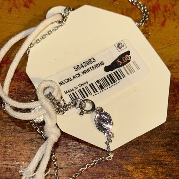 NWT Swarovski triangle 12”+2” silver tone necklace - Picture 5 of 5